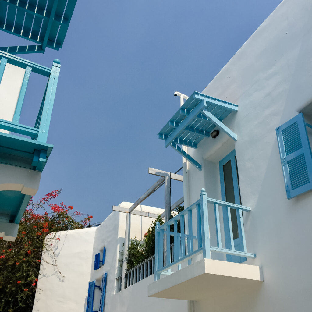 Beautiful Architecture building Exterior with santorini and gree